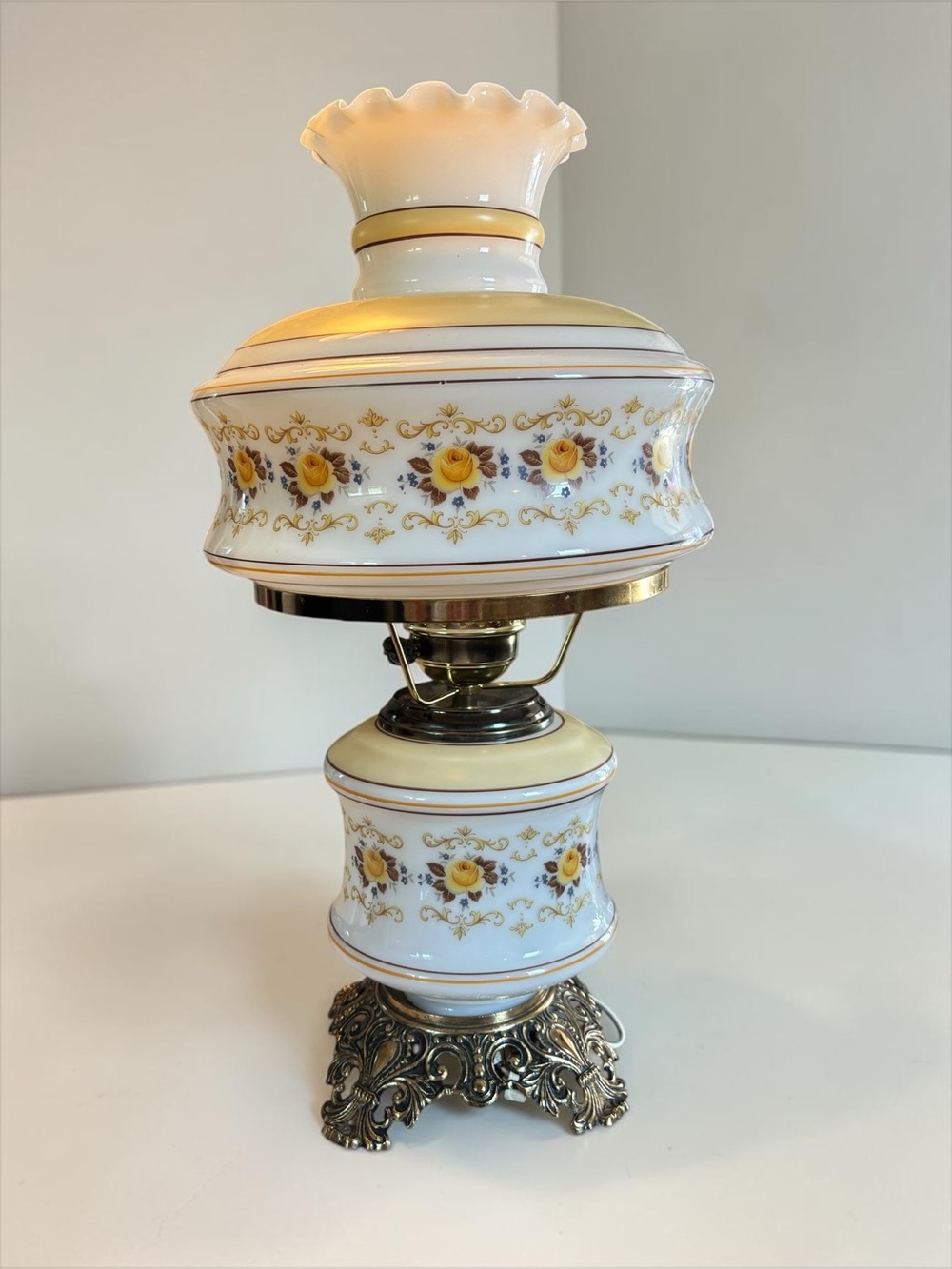 Vintage Dual-Light Gone With the Wind Lamp Yellow Roses Milk Glass 23"